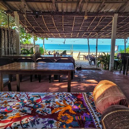 Surya Beach Cafe And Stay Gokarna  Exteriör bild