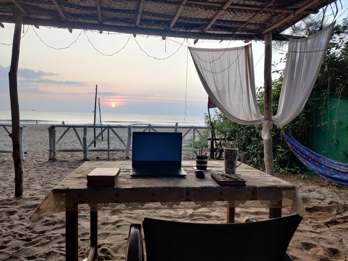 Surya Beach Cafe And Stay Gokarna  Exteriör bild