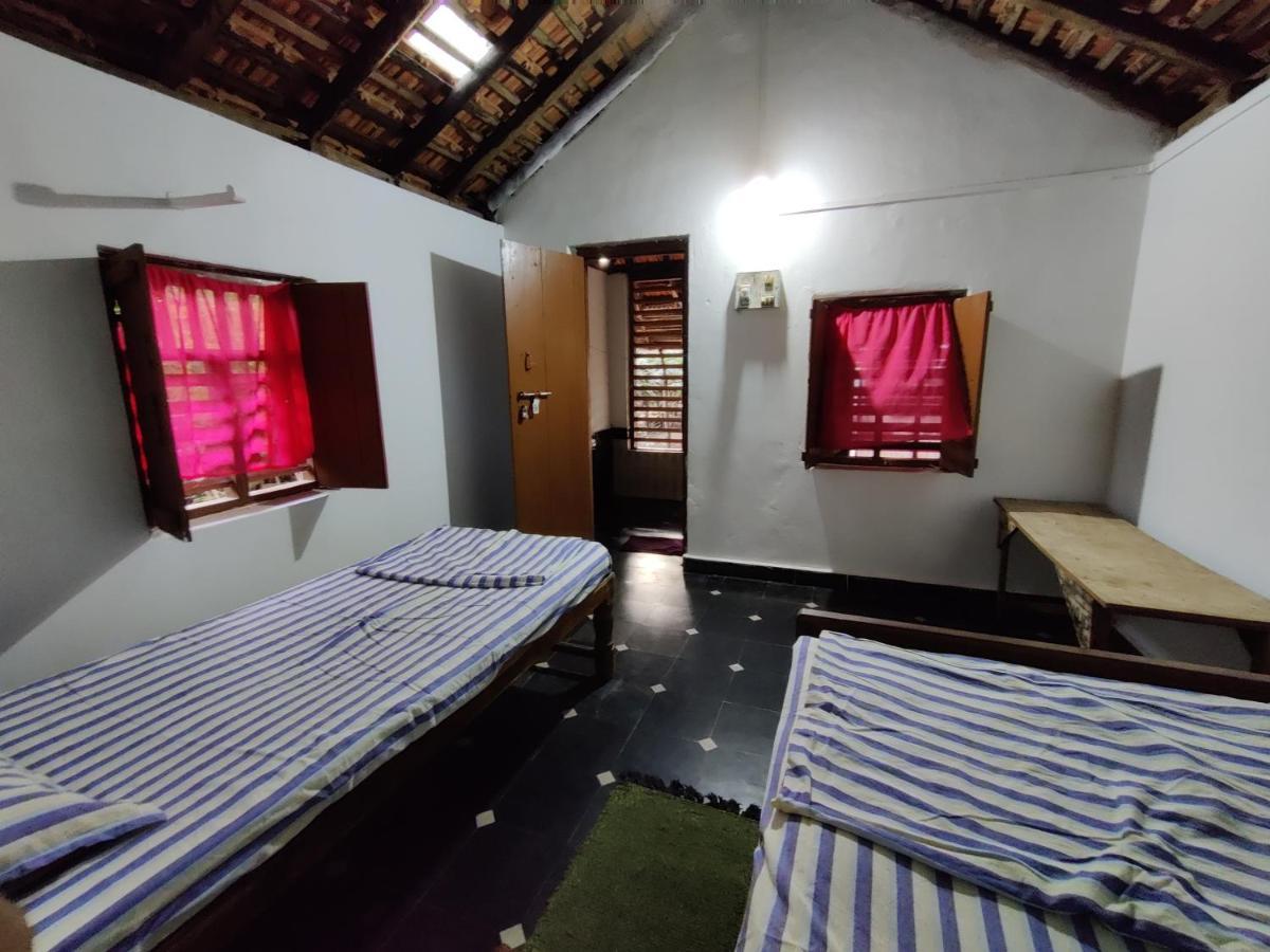 Surya Beach Cafe And Stay Gokarna  Rum bild