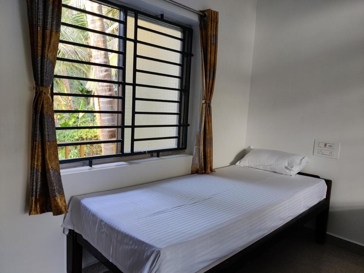 Surya Beach Cafe And Stay Gokarna  Exteriör bild