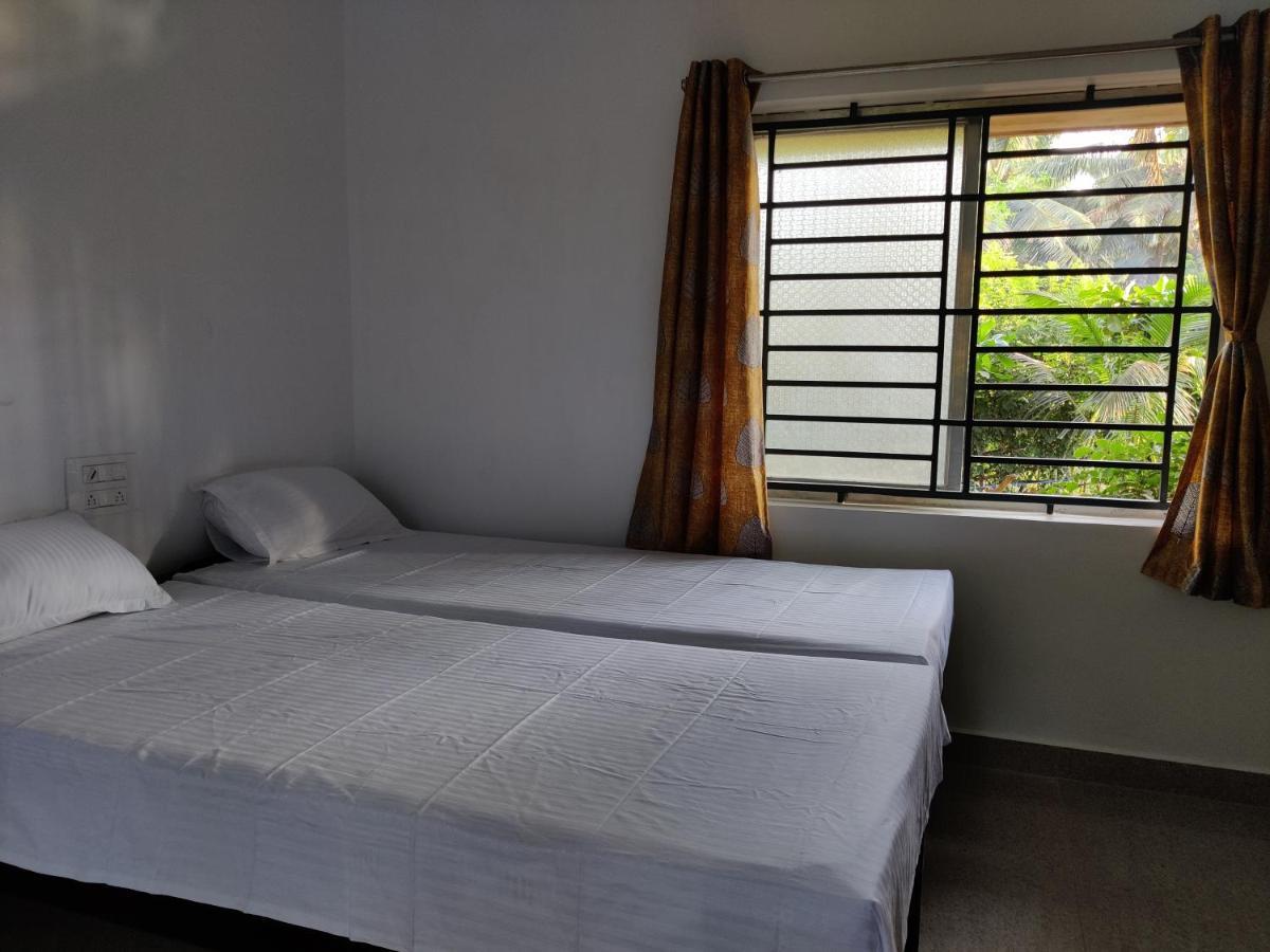 Surya Beach Cafe And Stay Gokarna  Exteriör bild