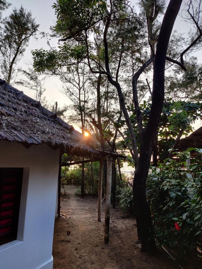 Surya Beach Cafe And Stay Gokarna  Exteriör bild