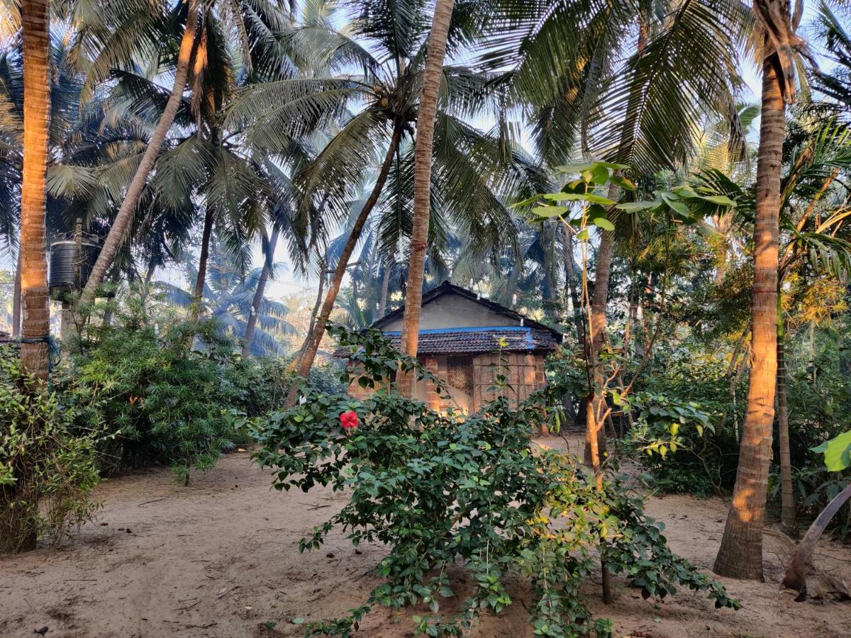 Surya Beach Cafe And Stay Gokarna  Exteriör bild
