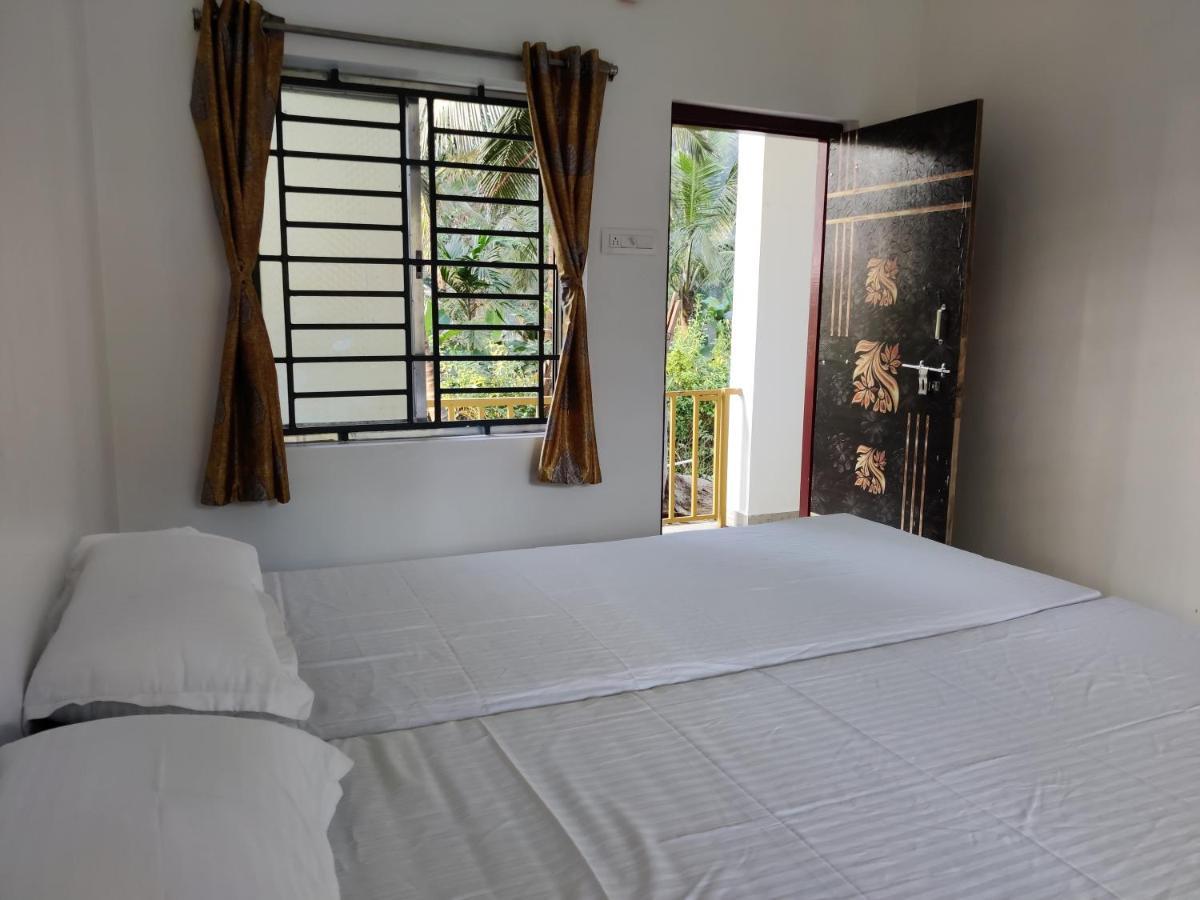 Surya Beach Cafe And Stay Gokarna  Exteriör bild