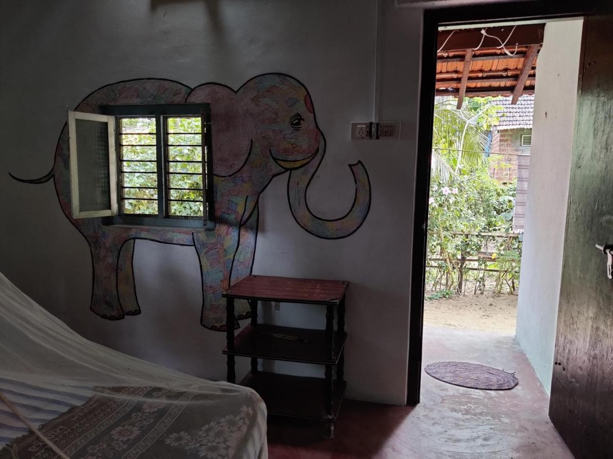 Surya Beach Cafe And Stay Gokarna  Exteriör bild
