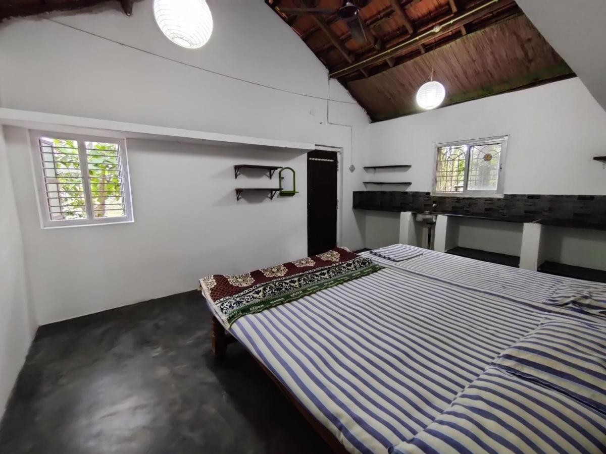 Surya Beach Cafe And Stay Gokarna  Exteriör bild