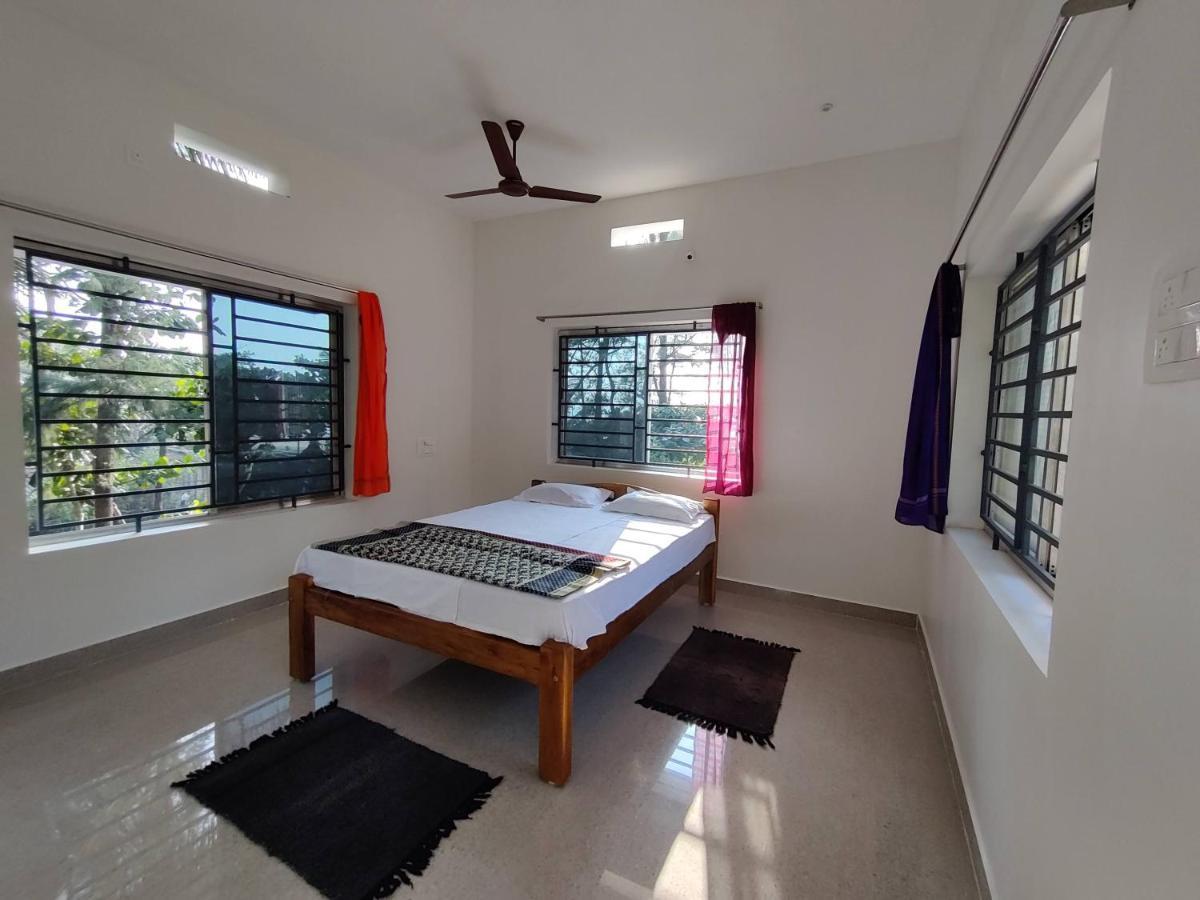Surya Beach Cafe And Stay Gokarna  Exteriör bild