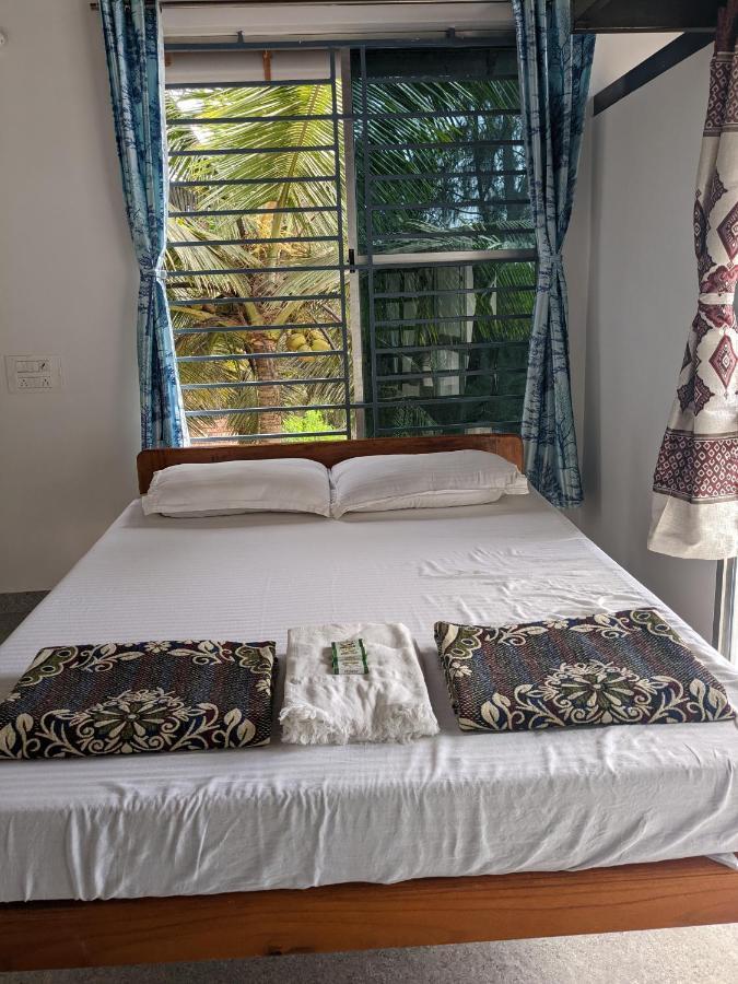 Surya Beach Cafe And Stay Gokarna  Exteriör bild